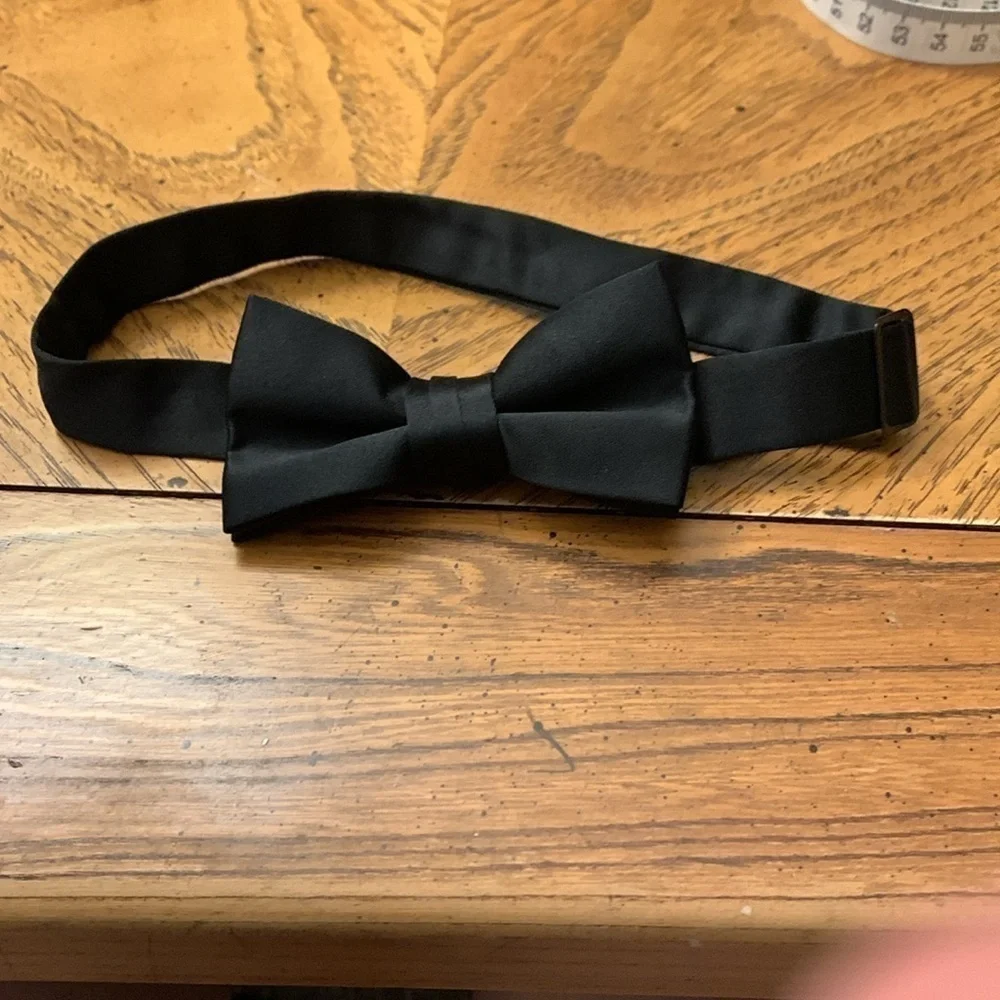 Black bow tie size 15 max
